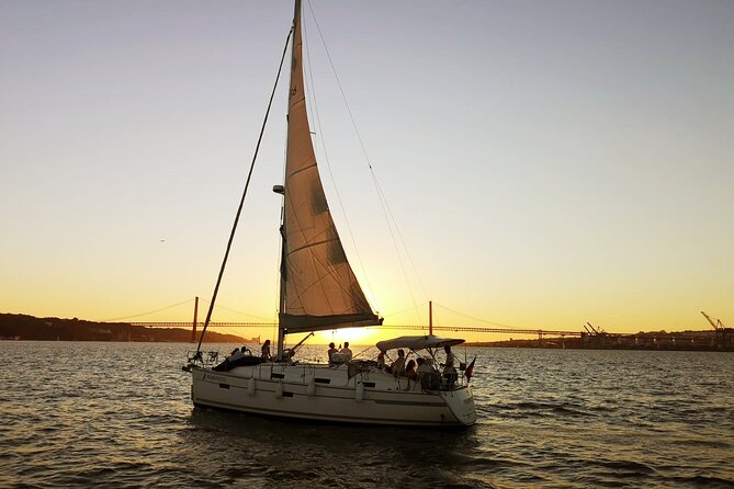 Lisbon Sunset Sailing Cruise With a Drink-2h Small Group Tour - Meeting and Pickup