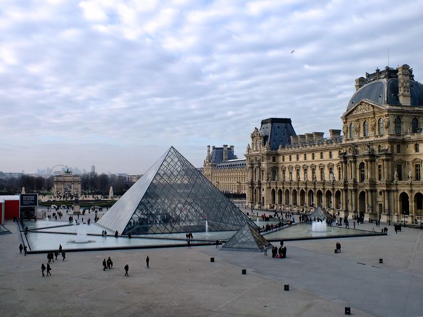Paris: Express Walk With a Local in 90 Minutes - Discovering the Citys Romantic Charm