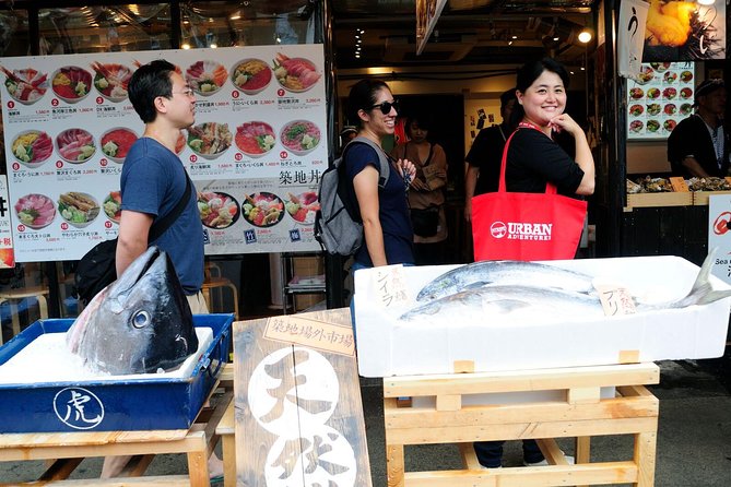 Tokyo: Discover Tsukiji Fish Market With Food and Drink Tastings - Discovering the Variety of Fish