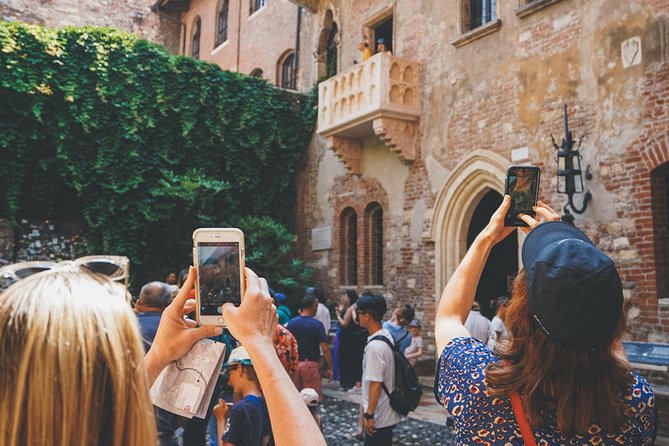 Verona Highlights Walking Tour in Small-group - Tour Stops and Highlights
