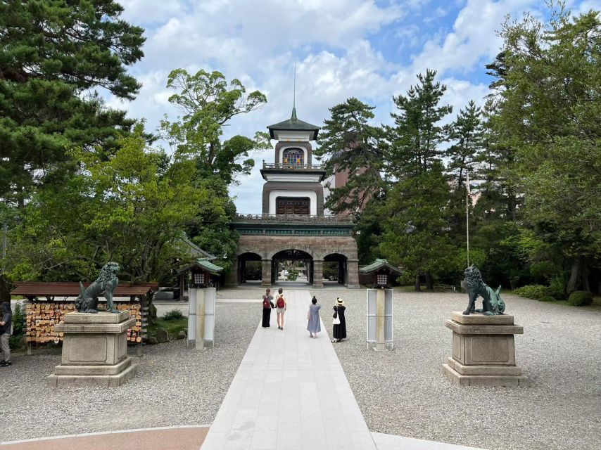 Kanazawa: Samurai, Matcha, Gardens and Geisha Full-Day Tour - Kanazawa Castle and Garden