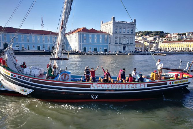 Lisbon Traditional Boats - Express Cruise - 45min - Live Commentary Onboard