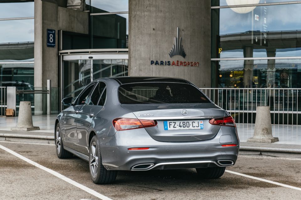 Paris: Private Transfer to or From Charles De Gaulle Airport - Vehicle Amenities and Features
