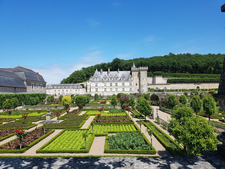 Tours: Azay-le-Rideau and Villandry Chateaux Morning Tour - Château Dazay-Le-Rideau Highlights