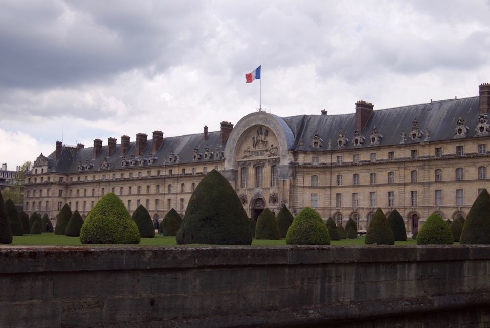 Army Museum: Invalides and Napoleons Tomb Guided Tour - Small Group Experience