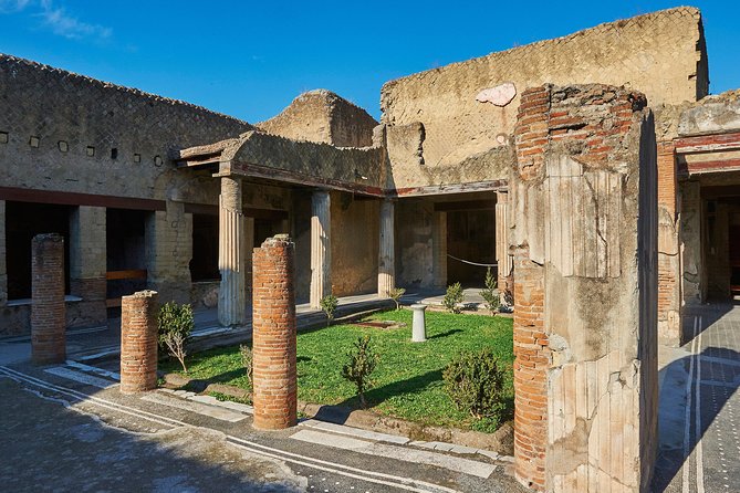 Guided Day Tour of Pompeii and Herculaneum With Light Lunch - Guided Tour of Pompeii