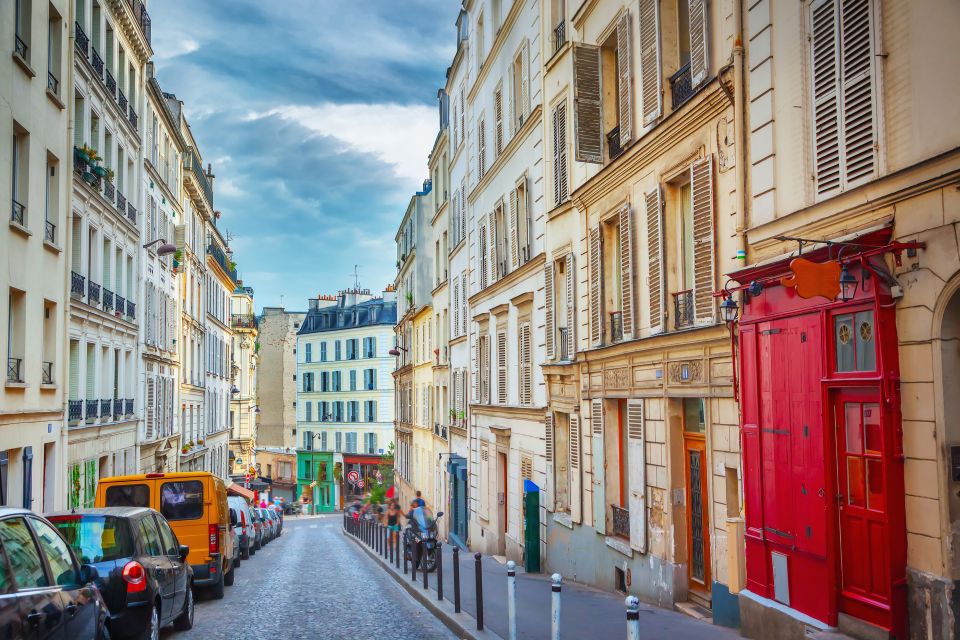 Le Marais: Explore Old Paris With a Local Host - Visiting Famous Sites and Landmarks
