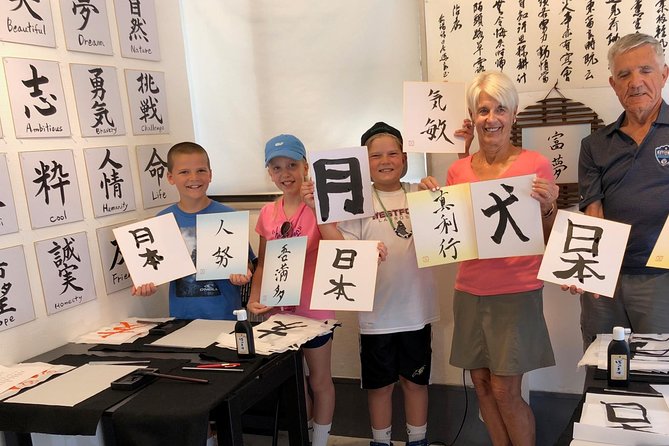 Let's Experience Calligraphy in Yanaka, Taito-Ku, Tokyo!! - Private Transportation Provided