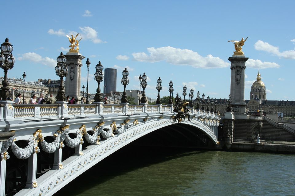 Paris: Capture the Most Photogenic Spots With a Local - Insider Perspective on Local Culture