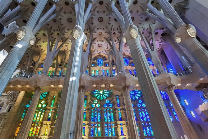 Sagrada Familia Small Group Guided Tour With Skip the Line Ticket - Visiting the Museum