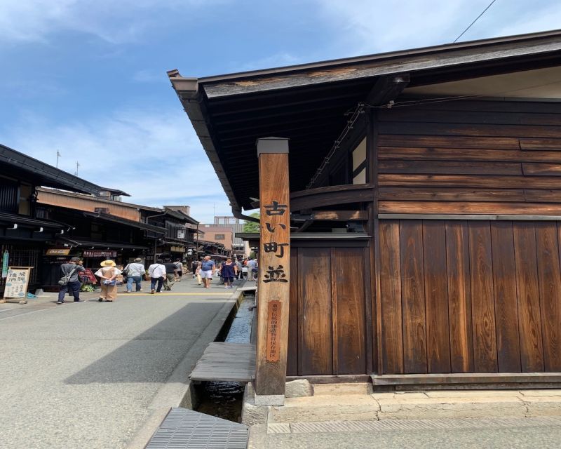 Takayama: Old Town Guided Walking Tour 45min. - Pricing and Booking