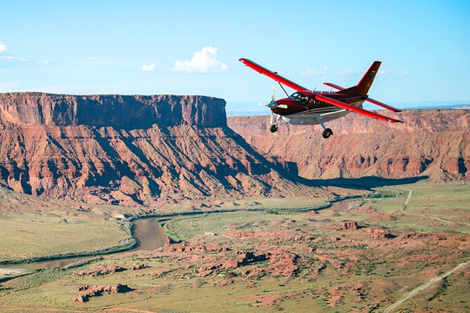 Canyonlands & Arches National Parks Airplane Tour - Devils Garden and Klondike Bluffs