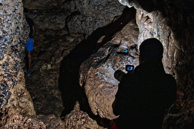 Coles Cave Hike - Knowledgeable and Enthusiastic Guides
