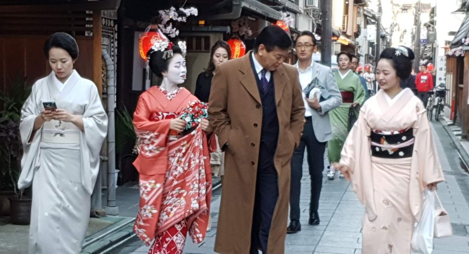 Kyoto: Gion Night Walking Tour - Local Culture and Customs Insights