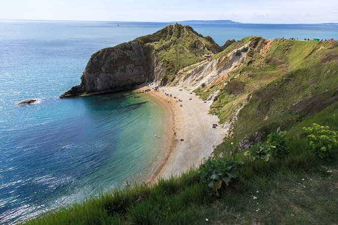 Lulworth Cove & Durdle Door Mini-Coach Tour From Bournemouth - Tour Accessibility