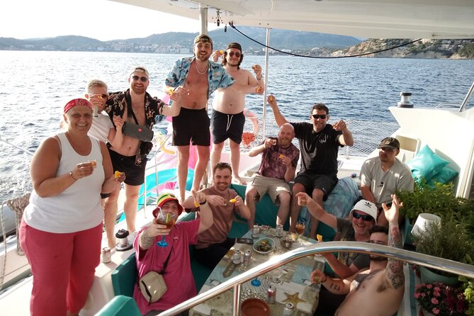 Mallorca Catamaran Small Group Cruise With Tapas - Homemade Tapas and Beverages