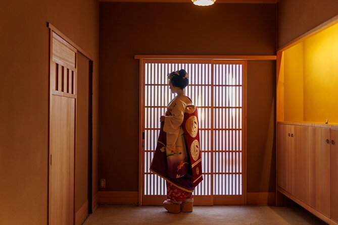 Meet a Geisha in Kyoto: Enjoy Exclusive Geisha Show in Gion - Group Size