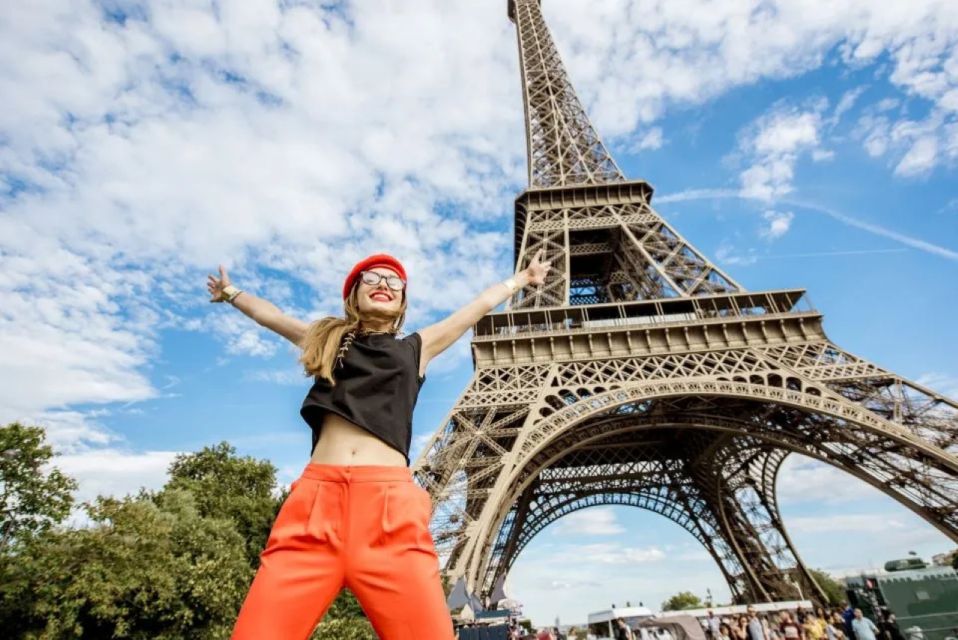 Paris: Eiffel Tower, Hop-On Hop-Off Bus, Seine River Cruise - Audio Commentary in Multiple Languages