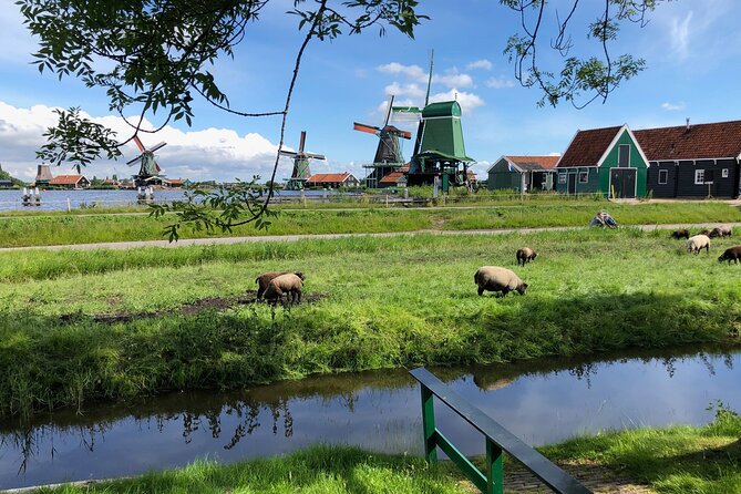 Zaanse Schans Windmills and Volendam Small-Group Tour From Amsterdam - Exploring Zaanse Schans Windmills