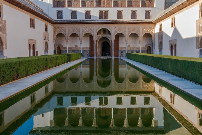 Alhambra Skip-The-Line Private Tour Including Nasrid Palaces - Meeting Point and Transportation Options