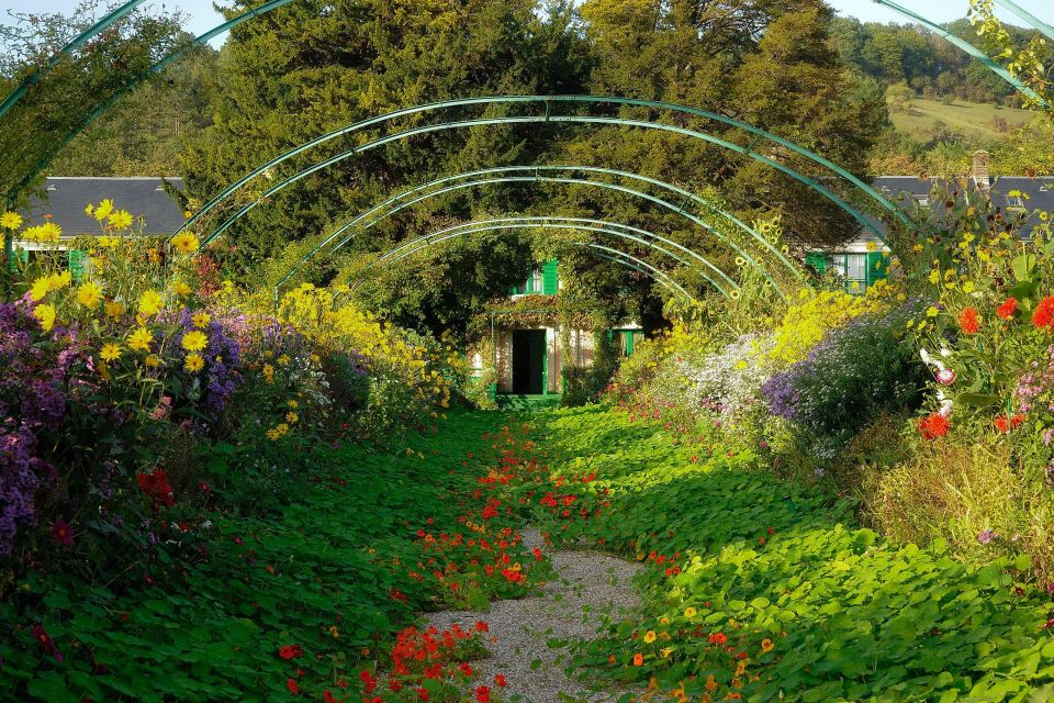 From Paris:Visit of Monets House and Its Gardens in Giverny - Exploring the Iconic Gardens