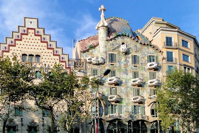 Barcelona Highlights Small Group Tour With Hotel Pick up - Hotel Pick-up and Drop-off