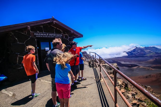 Haleakala Classic Vehicle Sunrise Tour With Breakfast - Cultural and Geological Insights