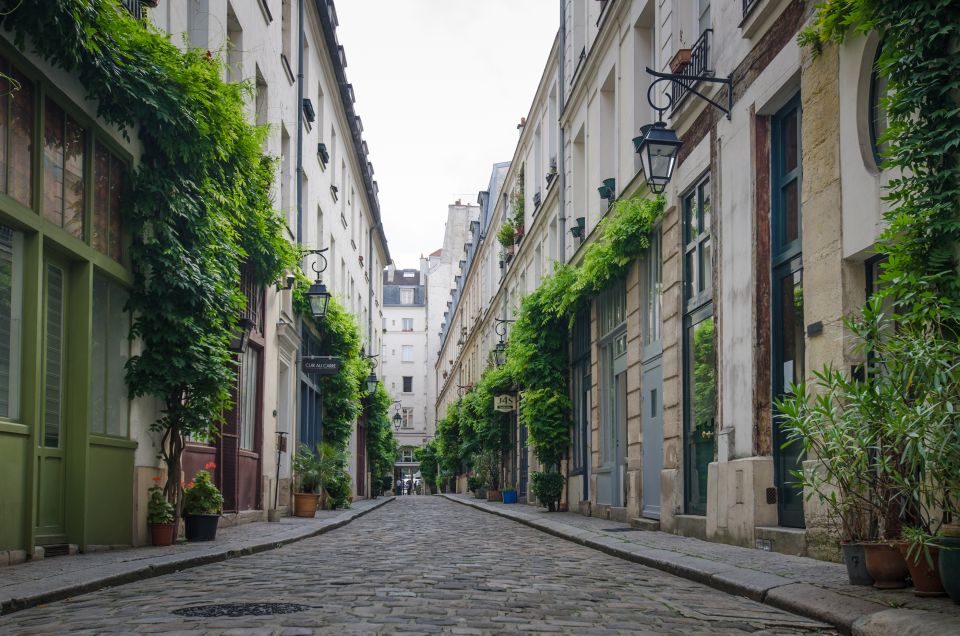 Le Marais: Explore Old Paris With a Local Host - Tour Duration and Language Options