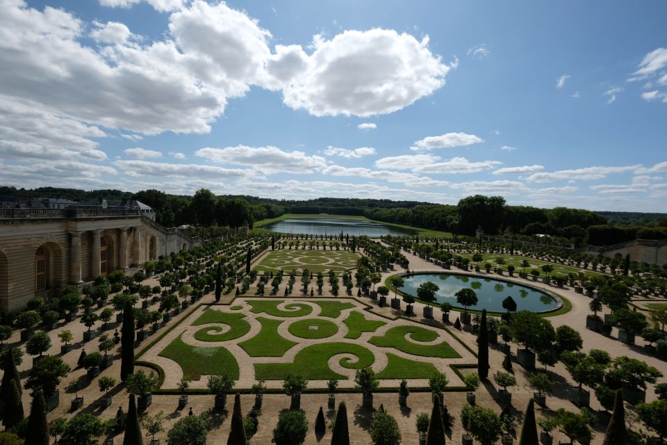 From Paris: Versailles Palace and Gardens Guided Day Trip - Enjoying the Spectacular Garden Show