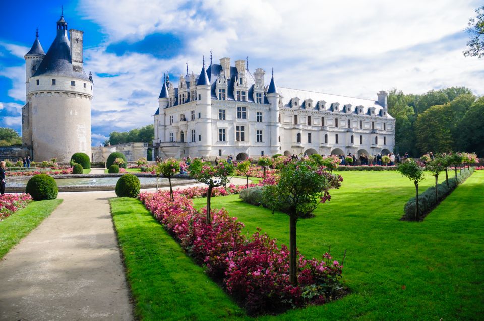 From Tours: Chenonceau and Chambord Castles Guided Tour - Meeting Point