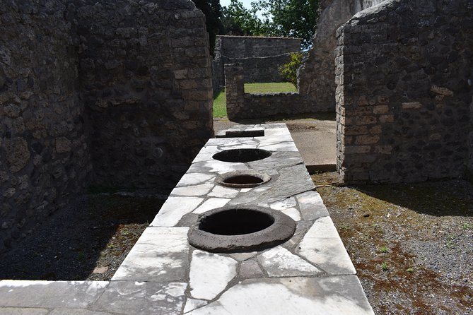 Pompeii Skip-The-Line Small Group Tour With Archaeologist Guide - Guided Tour With Archaeologist