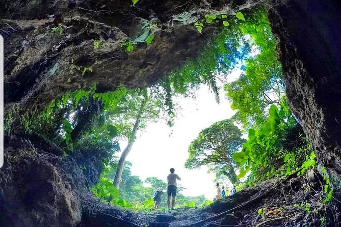 cave-okinawa-a-mysterious-limestone-cave-that-you-can-easily-enjoy-location