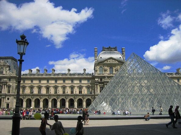 Closing Time at the Louvre: the Mona Lisa at Her Most Peaceful - Key Points