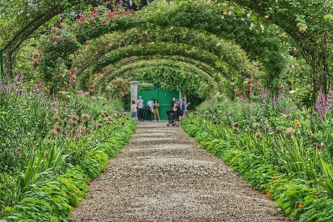 Giverny and Monets Garden Tour - Key Points