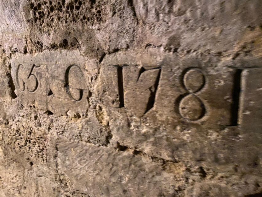 Paris: Small-Group Catacombs Tour With Skip-The-Line Entry - Key Points