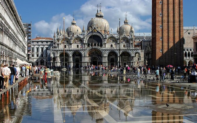 Welcome to Venice Small Group Tour: Basilica San Marco & Gondola Ride - Key Points