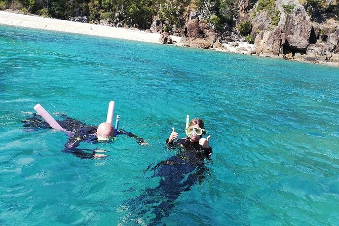 1-Day Whitsunday Islands Cruise: Whitehaven Beach and Hill Inlet - Included Amenities