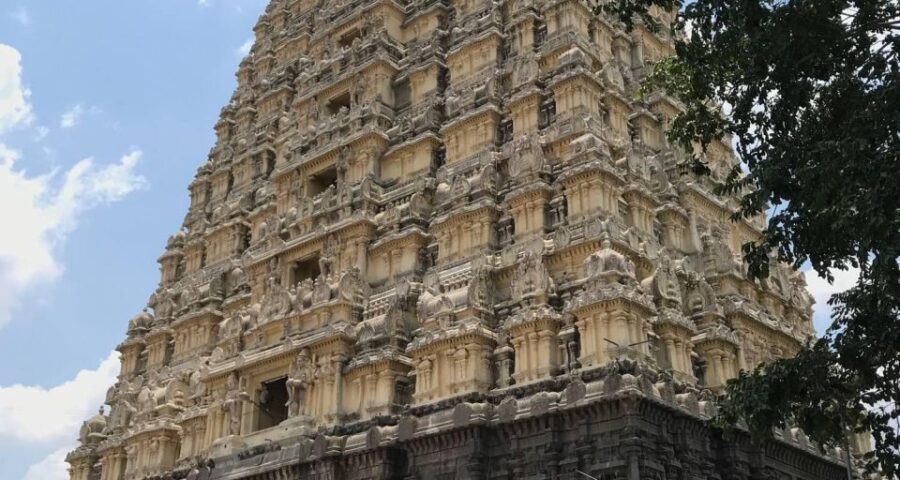 13 Days Tamilnadu, Kerala & Karnataka With 4 Star Hotels !!