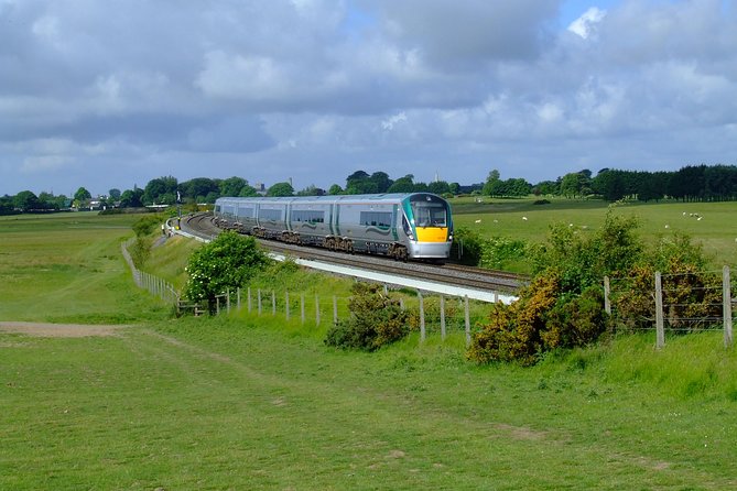 2-Day Rail Tour: Galway, Cliffs of Moher & Medieval Banquet in Bunratty Castle