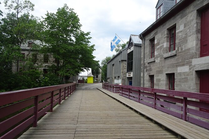 2-hour Self-Guided Walking Tour & Scavenger Hunt in Terrebonne