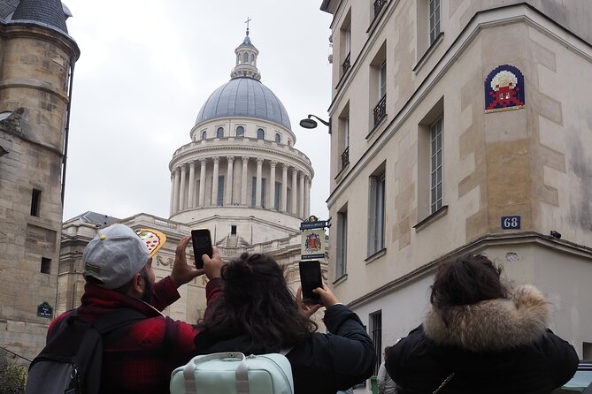2 Hour Street-art Walk and Space Invaders Hunt in Paris