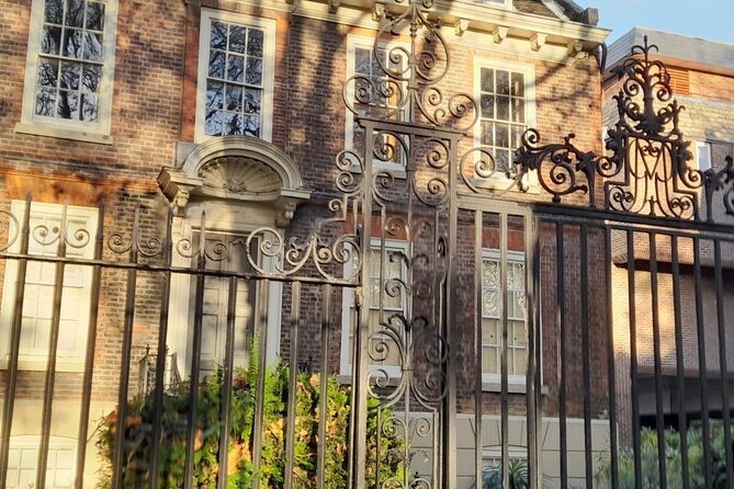2-Hour Walking Tour Women of Whitechapel - Tour Overview