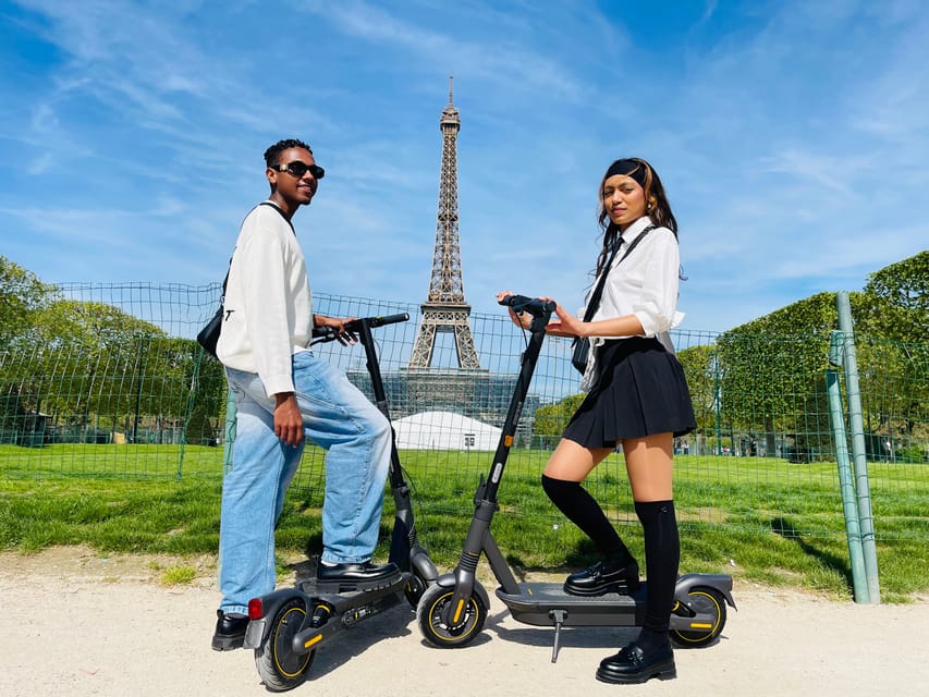 2H VIP Paris Private E-scooter Tour