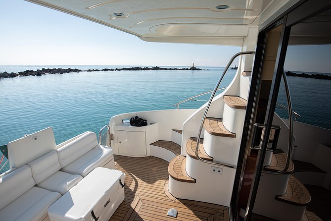 4-Hour Private 42 Azimut Yacht Tour W/ Food, Open Bar & Snorkeling