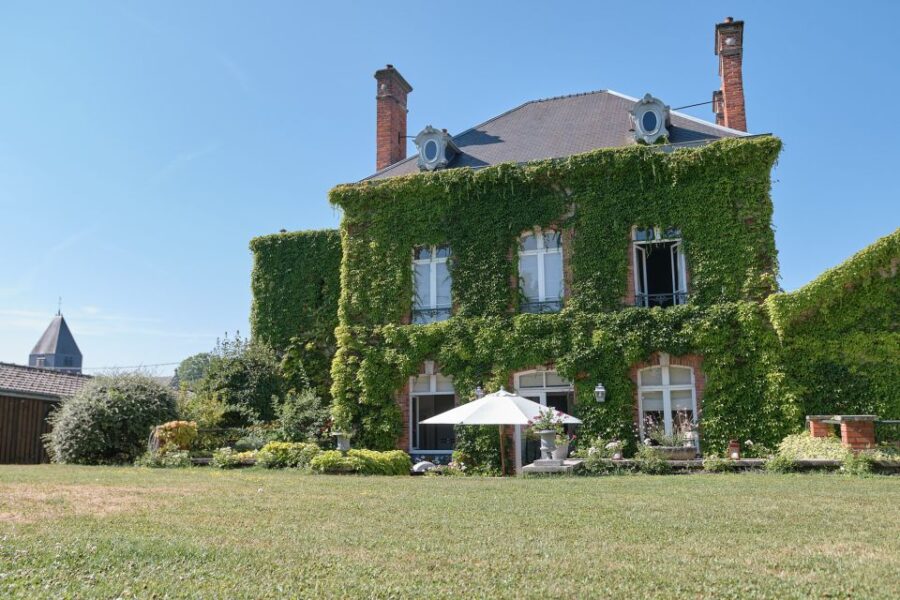 A-Champagne: Champagne House Tour and Tasting Class