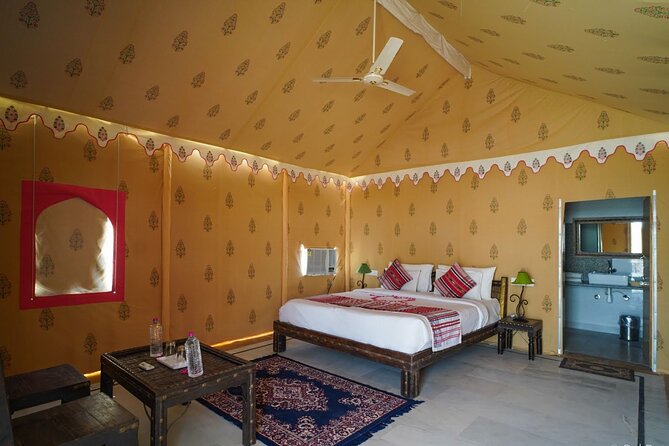 A Night in Thar Desert – Unforgettable Luxury Camel Safari
