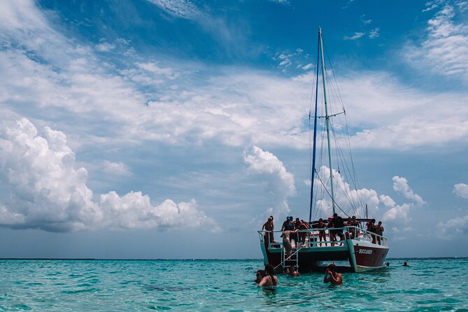 Acquarius Stingray City and Snorkel Tours