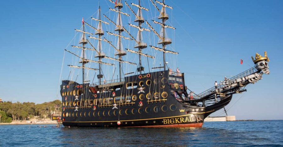 Alanya: Pirate Boat Tour With Buffet Lunch and Drinks