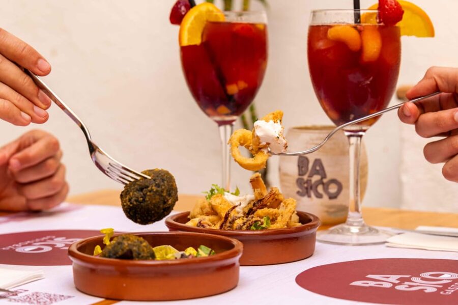 Alcudia: Gourmet Tapas and Wine Self-Guided Tour