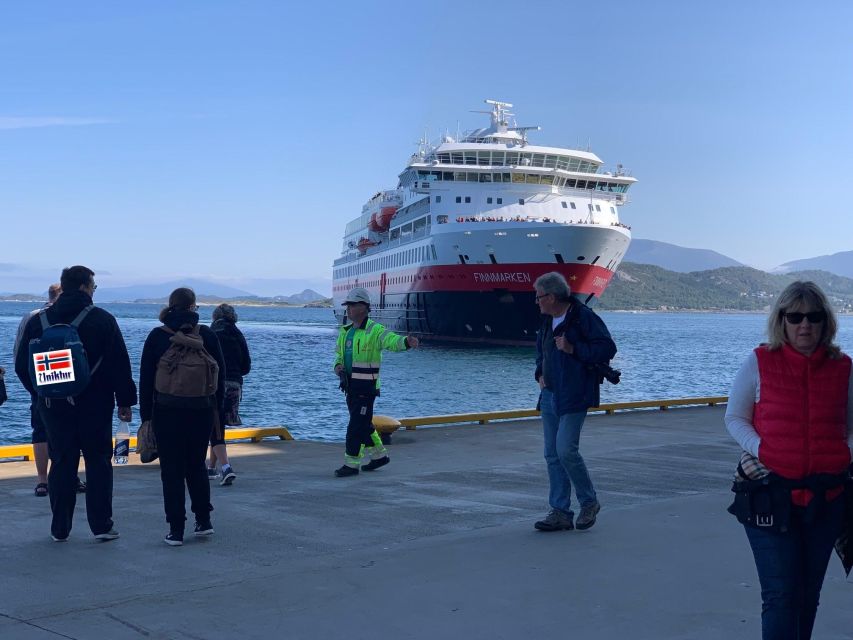 Alesund Private Sightseeing Tour on Foot and by Car